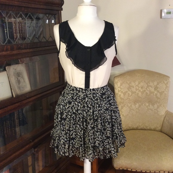 Maurices Sheer Contrast Ruffle Shell - Picture 4 of 7